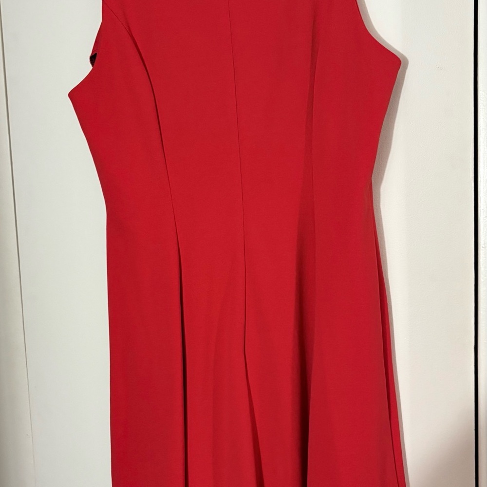 Elegant Red Sleeveless Dress​ - Picture 3 of 6